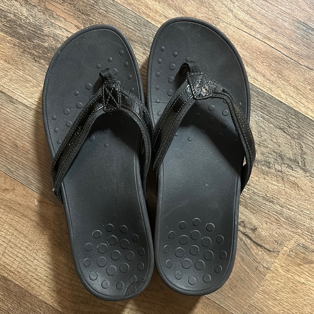 Vionic High Tide Sandals Women's 10 Black Slip On Wedge Support Thong Flip Flops